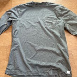 Vuori Long Sleeve Tradewind Performance Tee | Army Heather